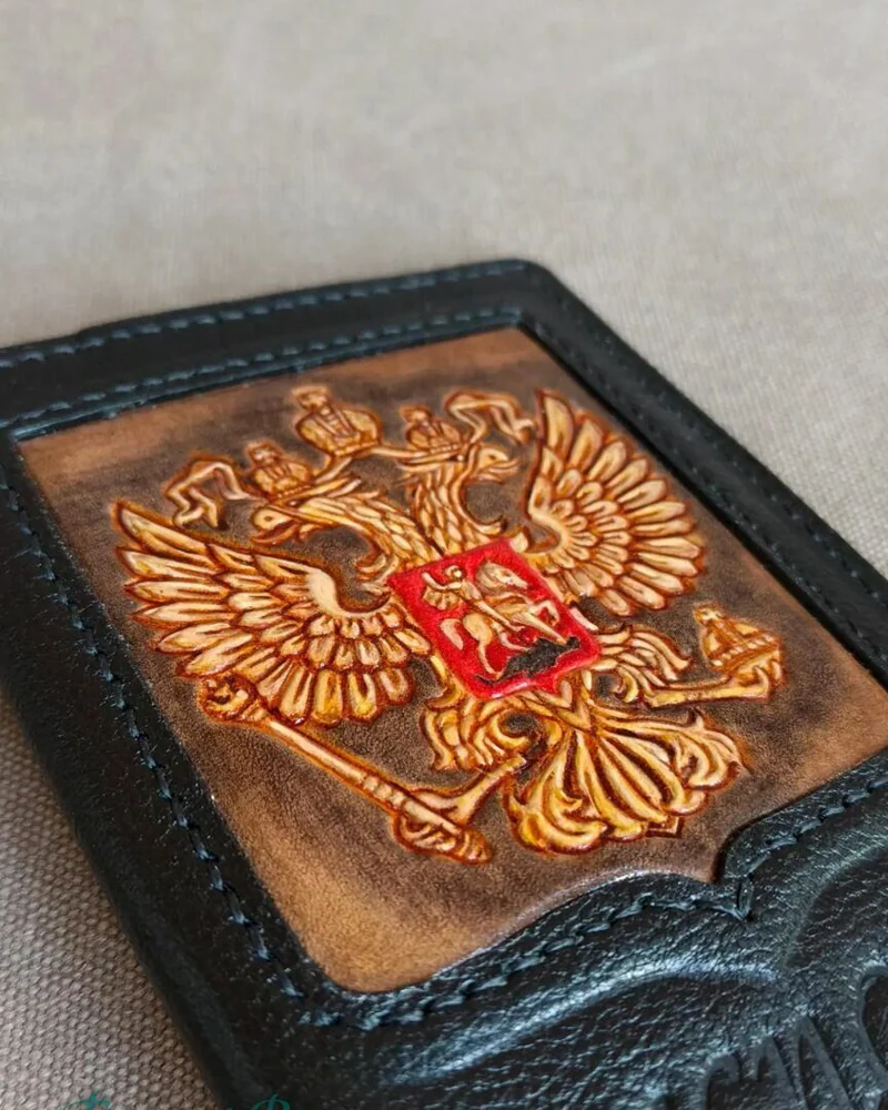 Кожаная обложка с тиснением "Герб России"