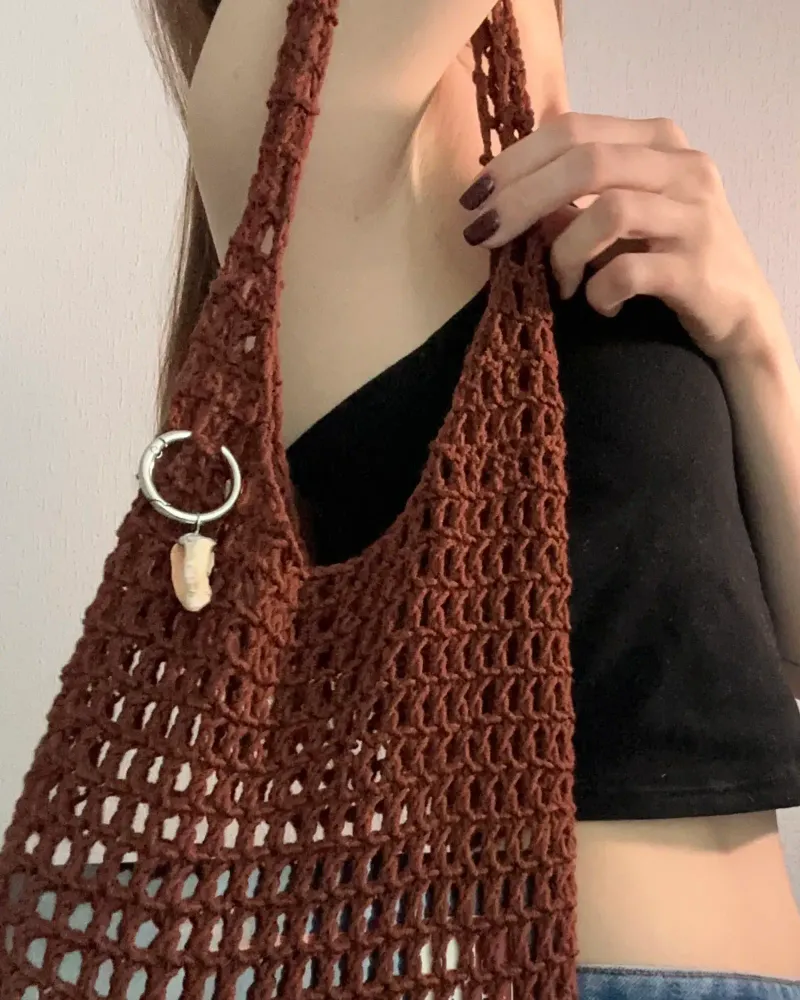 Кулон из ракушки в витражной технике — Телесный