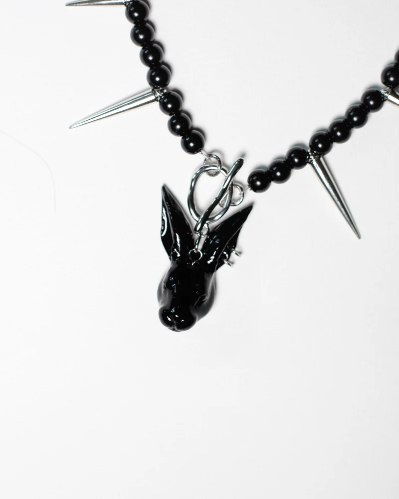 Колье «Bunny Black» с чёрным кроликом и шипами — Основной