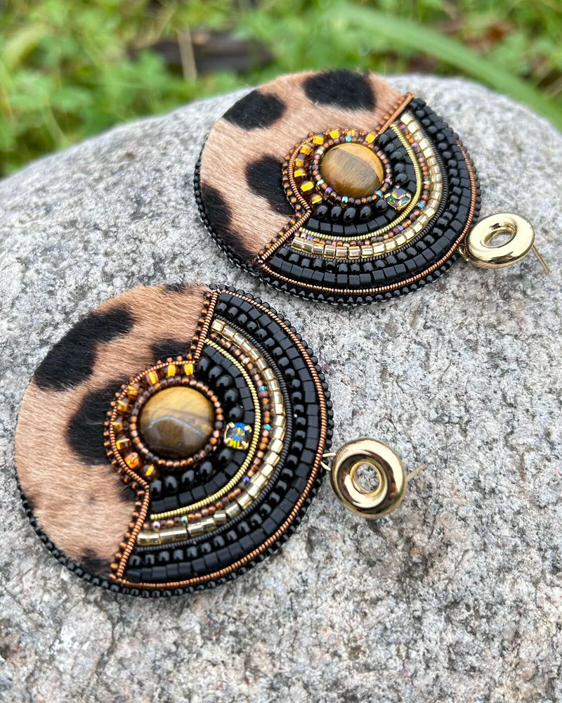 Серьги вышитые с мехом, коричневый