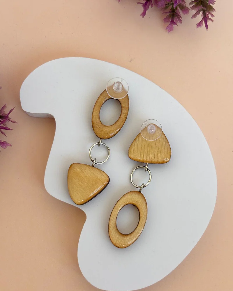 Серьги асимметричные деревянные
