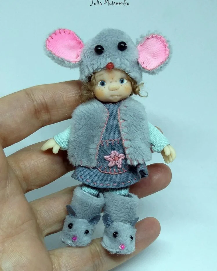 Кукла Девочка в костюме Мышки