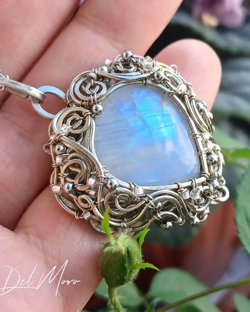 Кулон с камнем лунный камень кулон сердце адуляр "Ice" — голубой