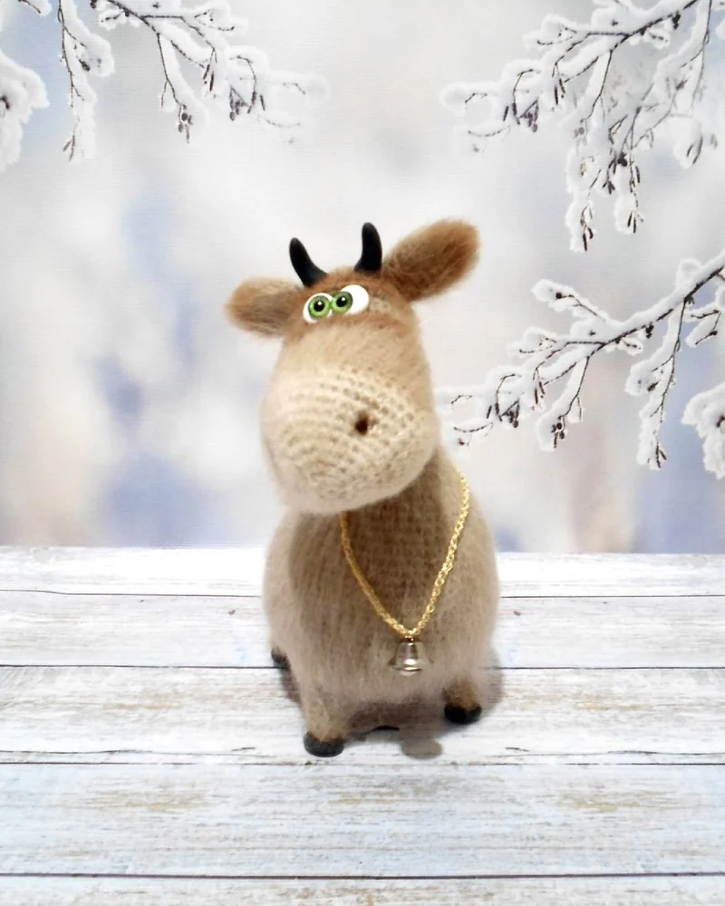 Коровка Фрося, игрушка вязаная