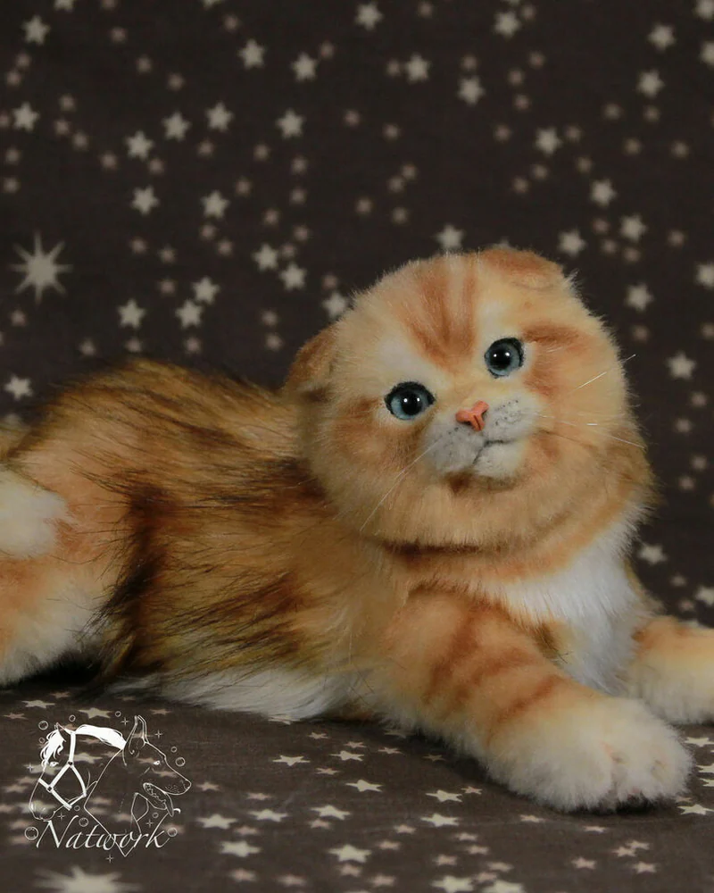 Реалистичный рыжий котенок