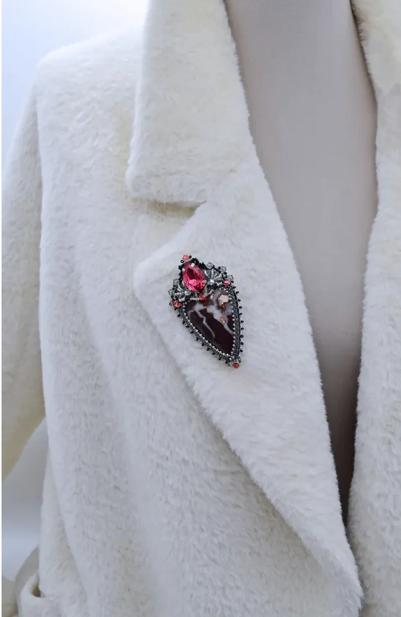 Брошь ручной работы с яшмой и Swarovski