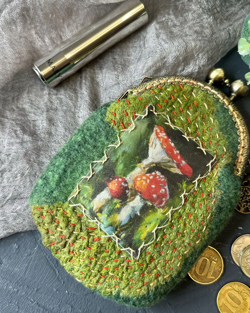 Косметичка с фермуаром Мухоморы, микро сумка