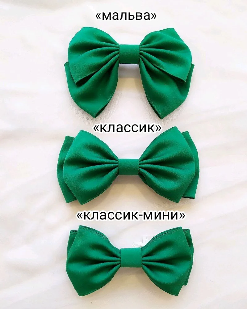 Шёлковый бант зеленый на заколке для волос