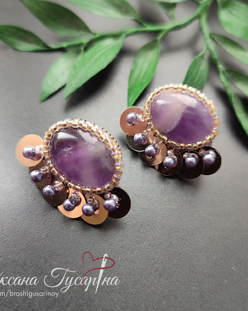 Серьги из флюорита с бисером, бусинами жемчугом и пайетками