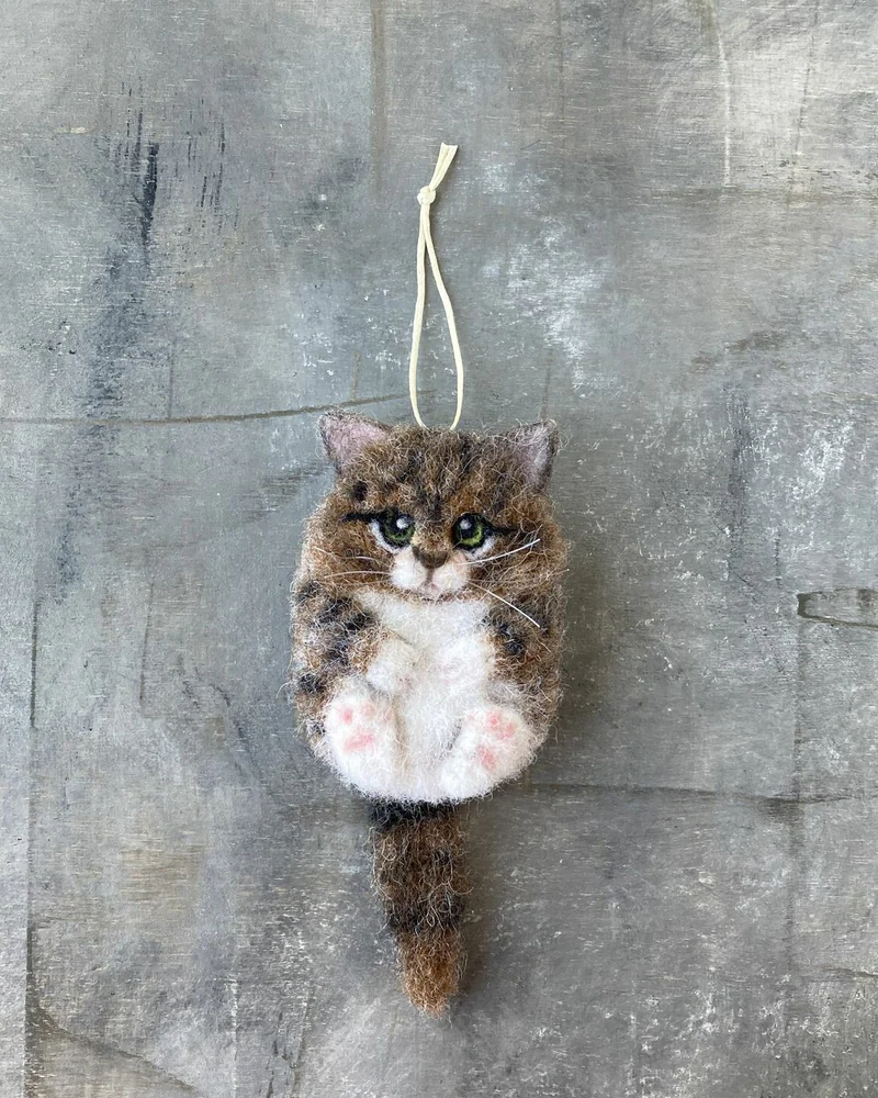 Валяная брошь Котик