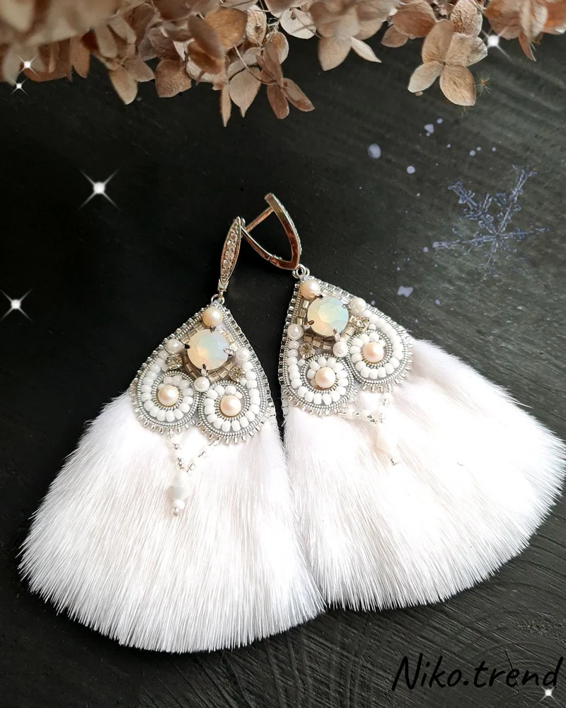 Серьги с мехом, вышитые бисером, свадебные, белый