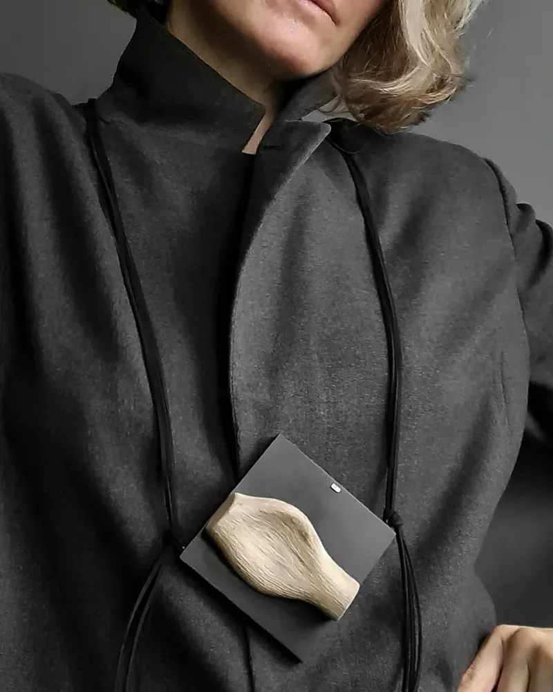 Крупная асимметричная подвеска ромб из дерева TET