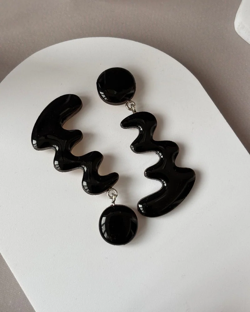 Крупные серьги из дерева. Зигзаги