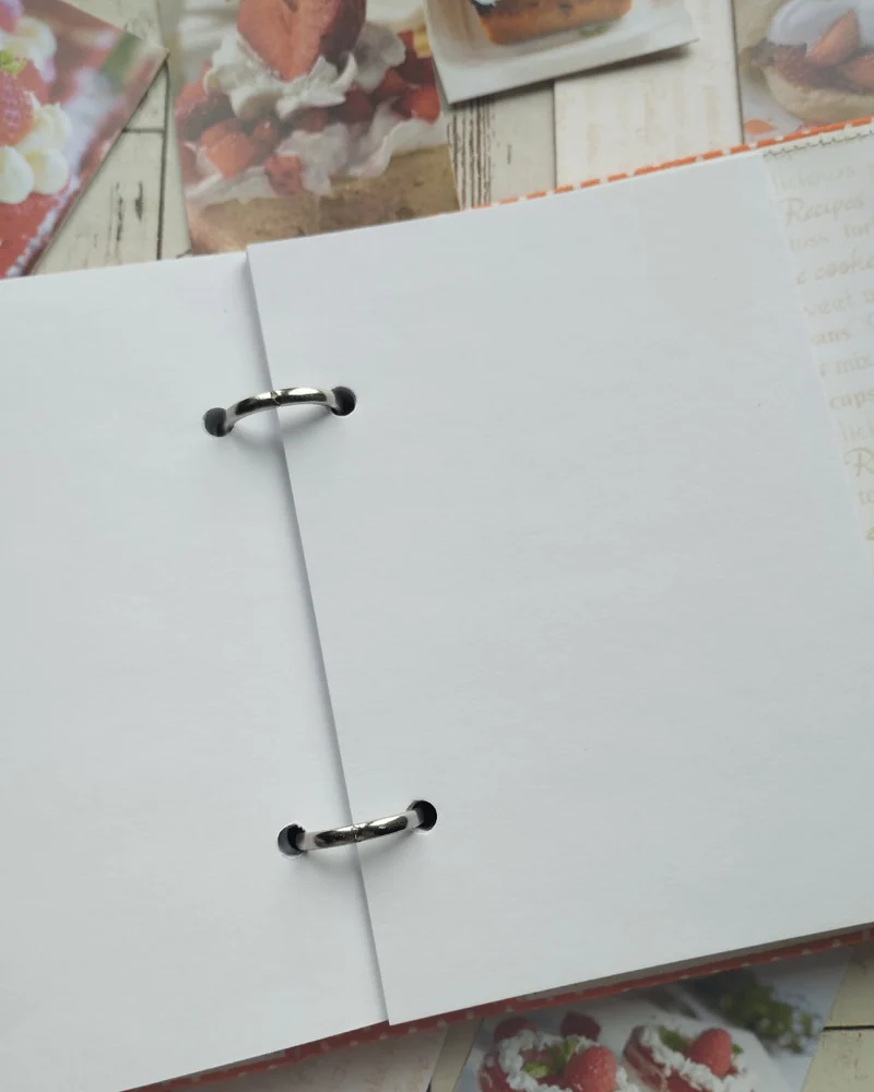 Кулинарная книга на кольцах 13×16 см — Оранжевая в горошек, пирожное