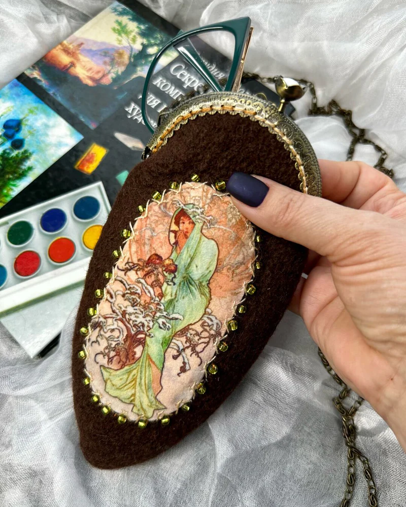 Очечник с фермуаром. Зима. Подарок женщине