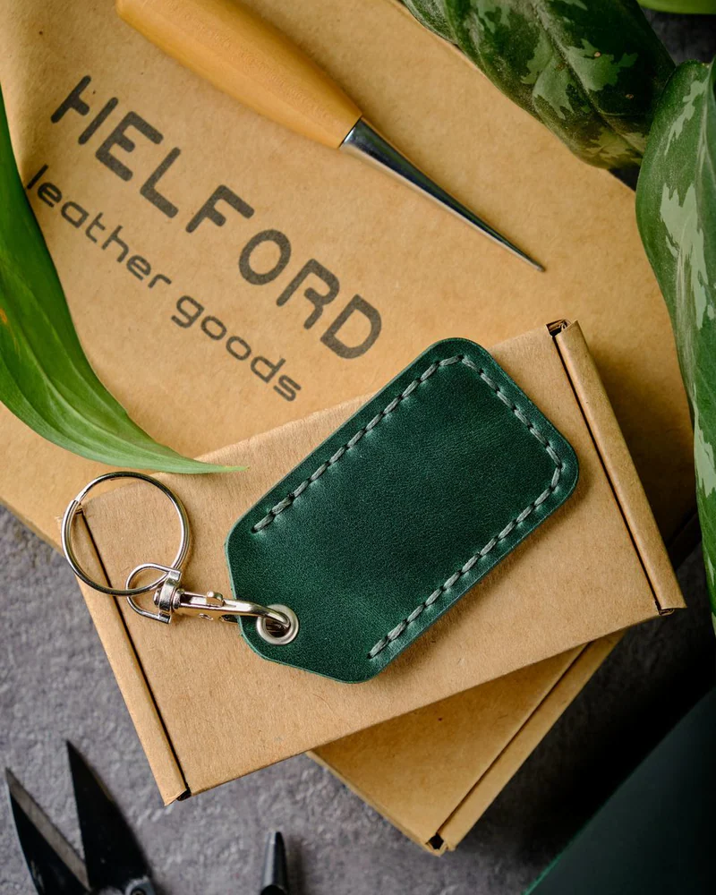 Брелок-чехол для ключей из натуральной кожи HELFORD Smart зелёный