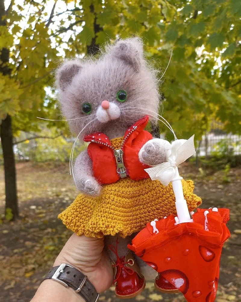 Кошечка вязаная Мила