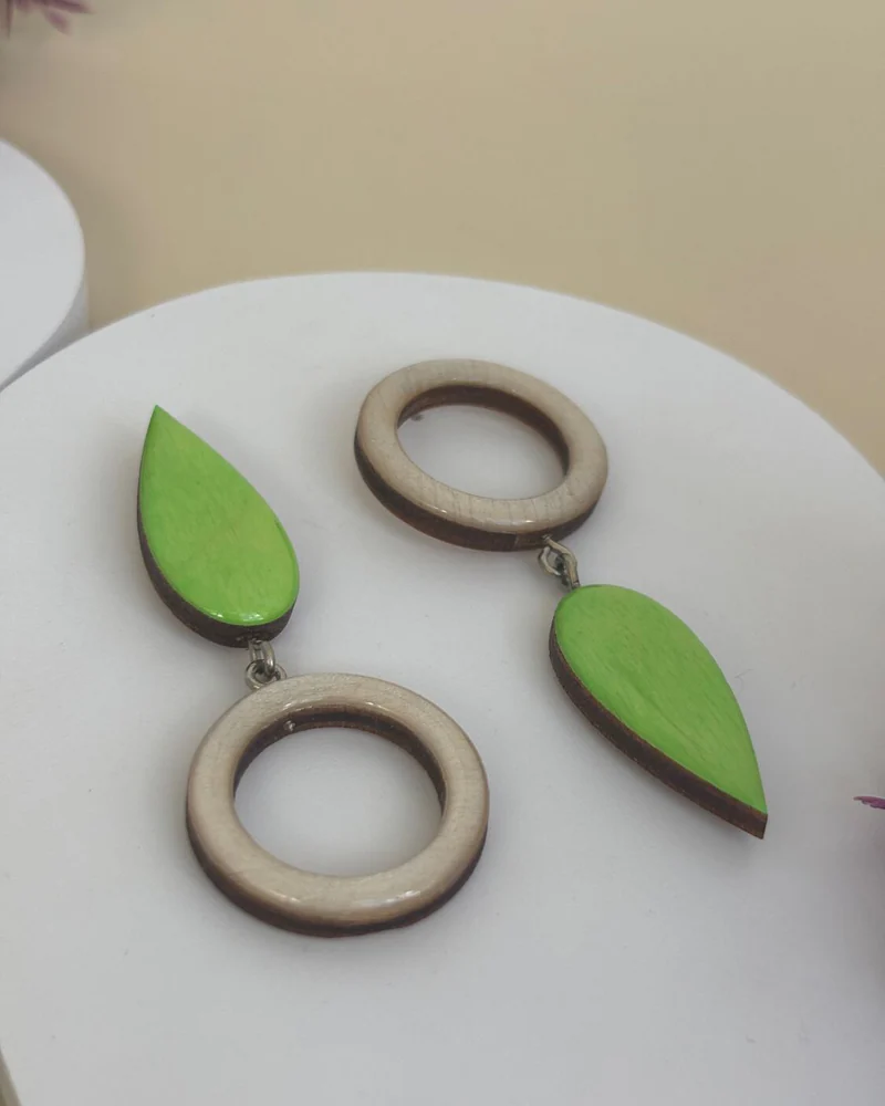 Серьги большие.Серьги из дерева асимметричные