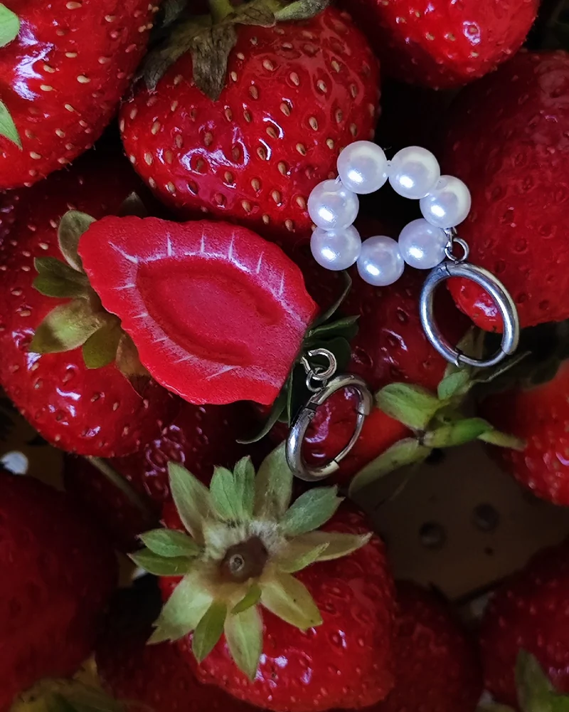 Серьги клубника из полимерной глины ручной