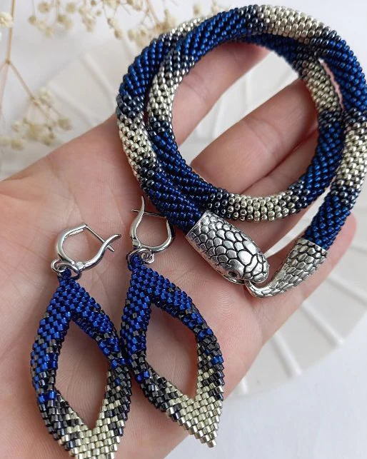Серьги из бисера Листочки Градиент синие подарок для мамы