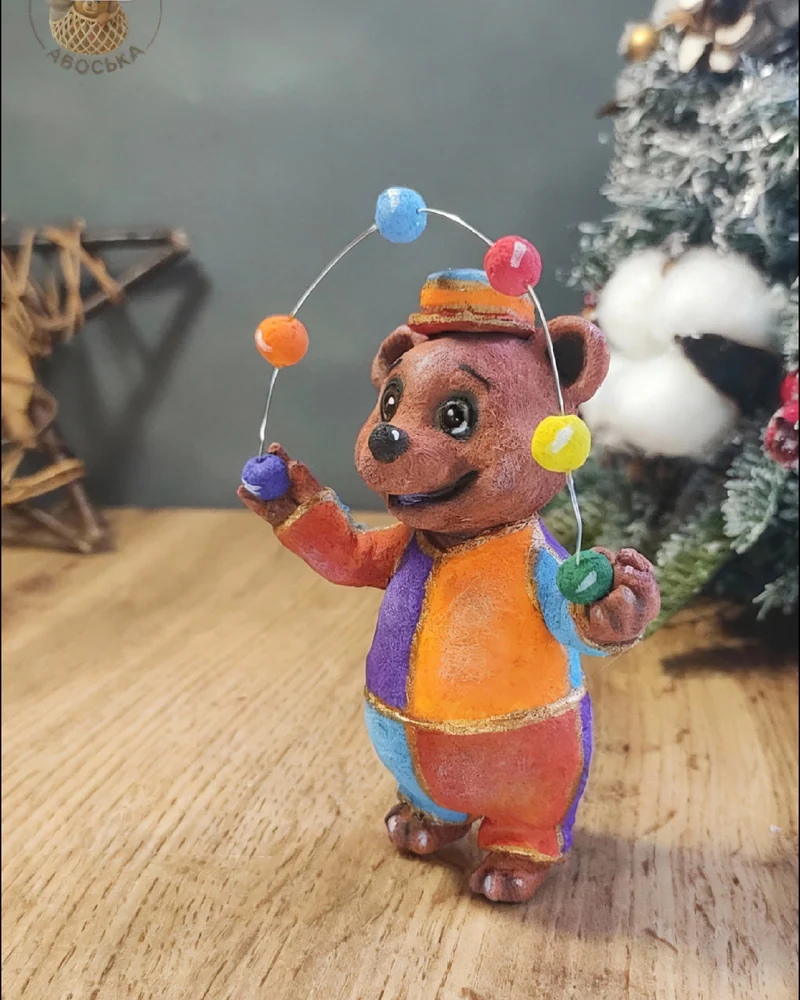 Ватная игрушка «Медведь-жонглёр»