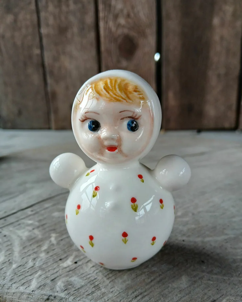 Неваляшка — расписная статуэтка