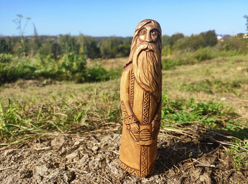 Фигурка «Старец-гусляр» из липы, с посохом