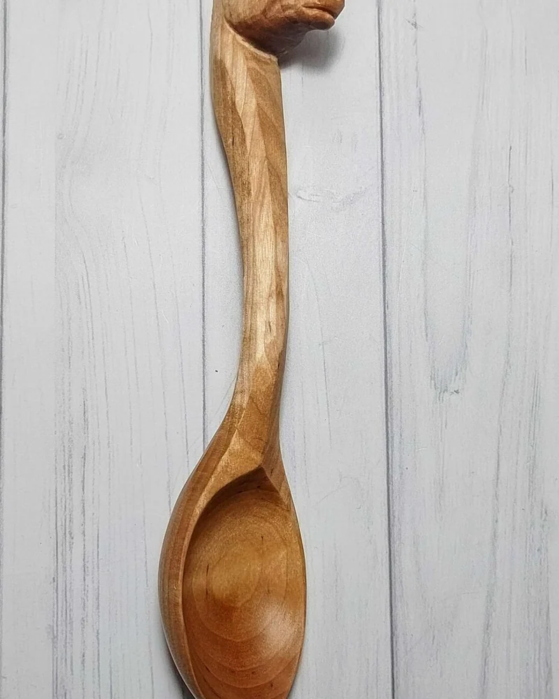 Ложка резная с конём