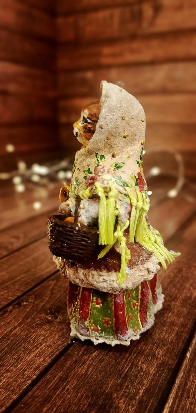 Кошечка Маруся с корзинкой