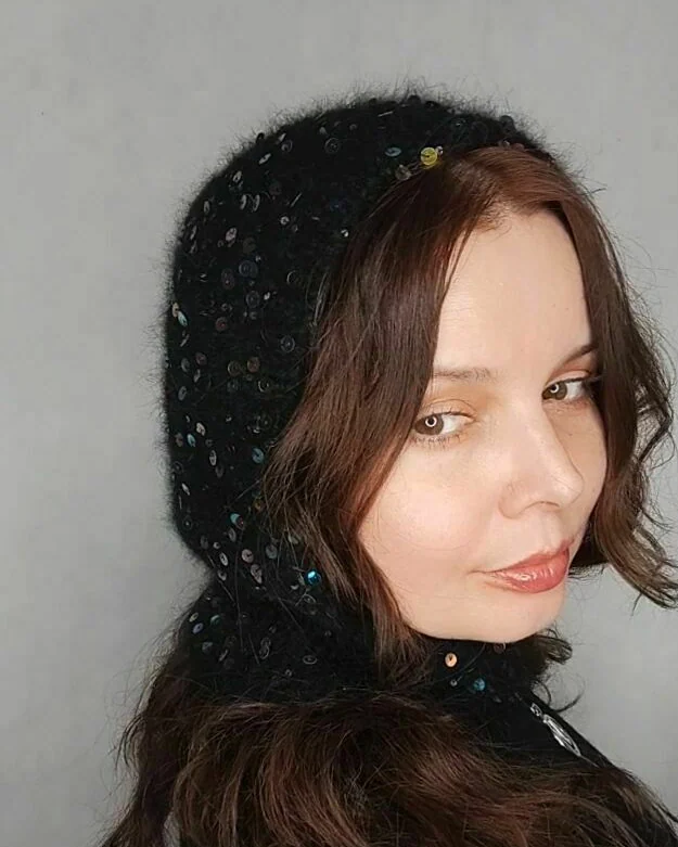 Чепчик-балаклава черный с разноцветными пайетками