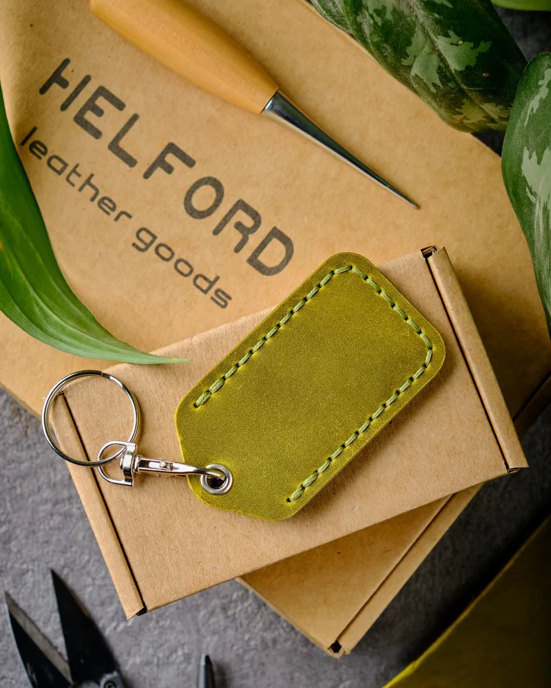 Брелок-чехол для ключей из натуральной кожи HELFORD Smart лайм