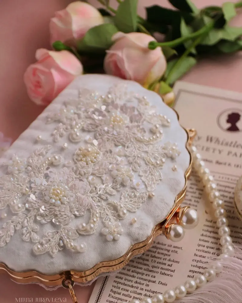 Клатч «Ракушка» с жемчугом, белый — Белый