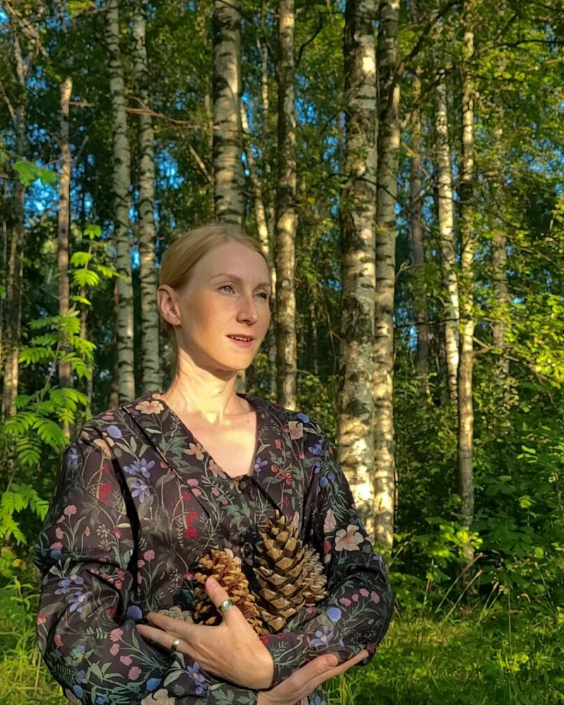 Блузка хлопковая «Лето», чёрная с цветочным рисунком