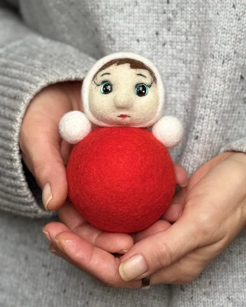 Валяная неваляшка - елочная игрушка