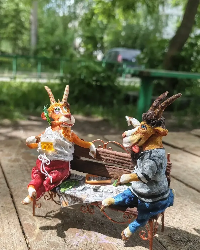 Ватная игрушка «Забей козла!» — 12×13 см