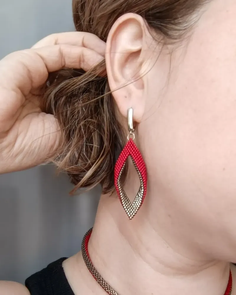 Серьги-листики из японского бисера — Красные