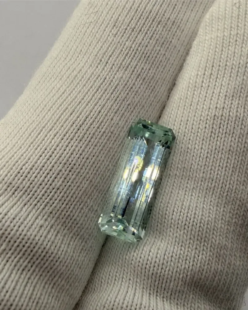 null — 2,1 ct, 13 × 5 × 4 мм