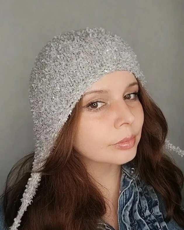 Шапка чепчик шлем, шапка с пайетками серебристая