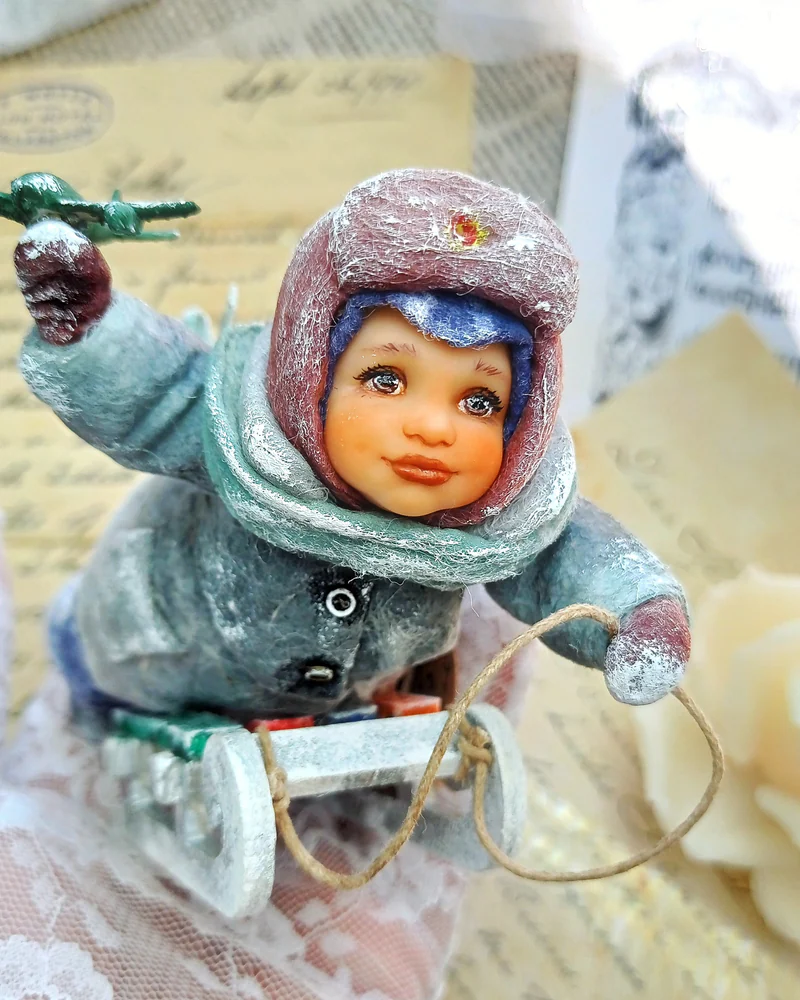 Ватная игрушка "Ванечка с самолётиком на санках"