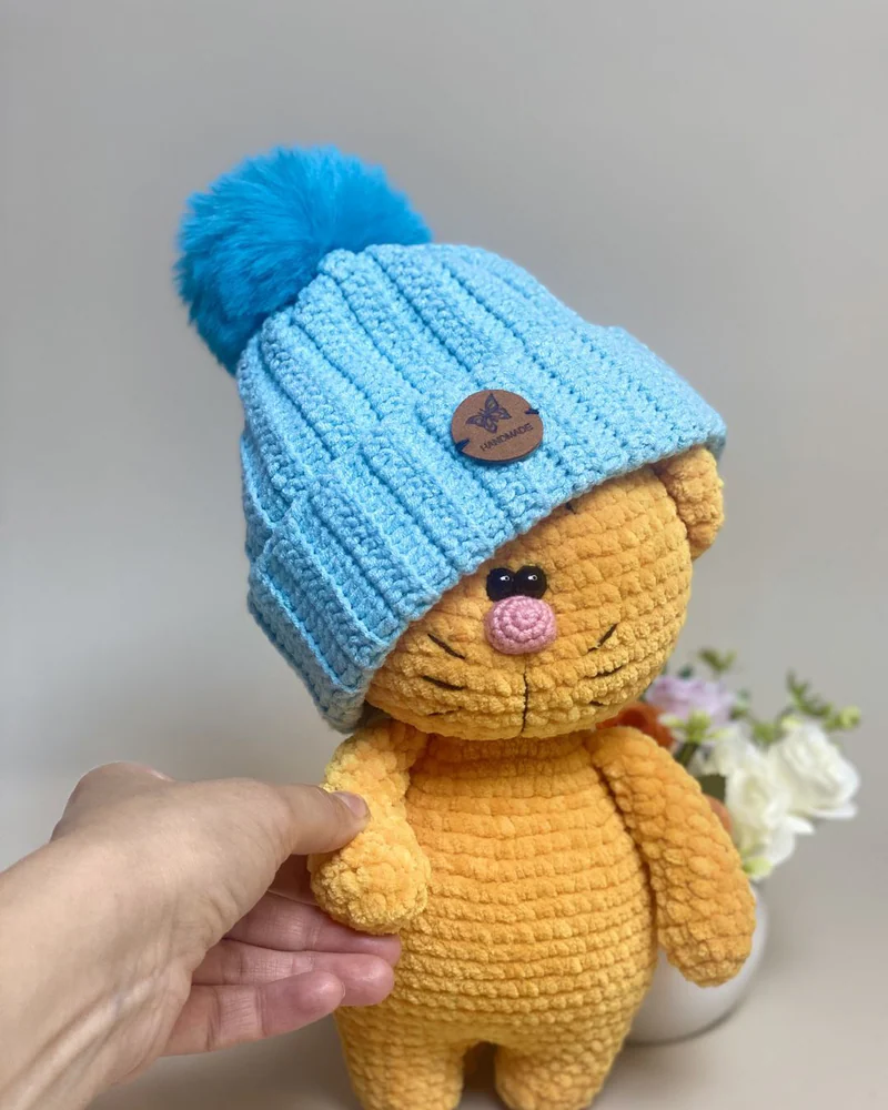 Вязаный оранжевый котик амигуруми