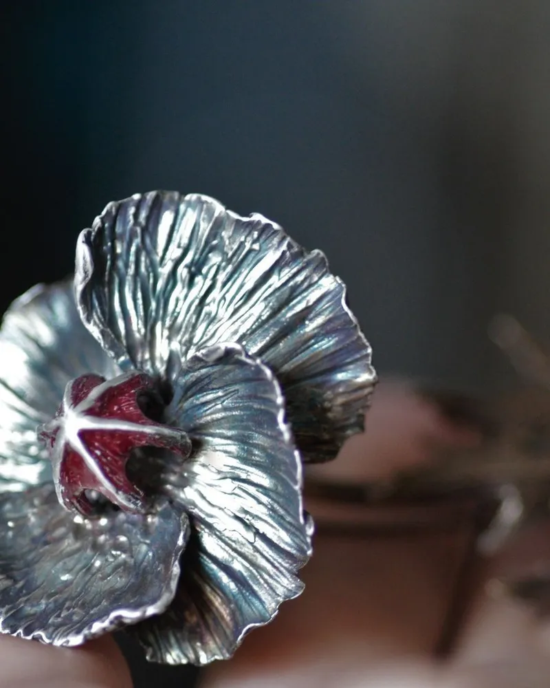 Брошь-кулон "Poppy" — серебристый с красной серединой — Серебристый с красной серединой