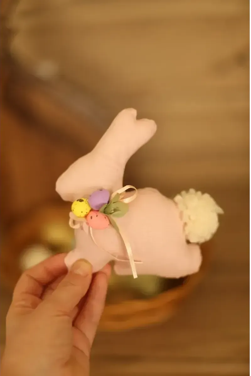 Пасхальный кролик из хлопка