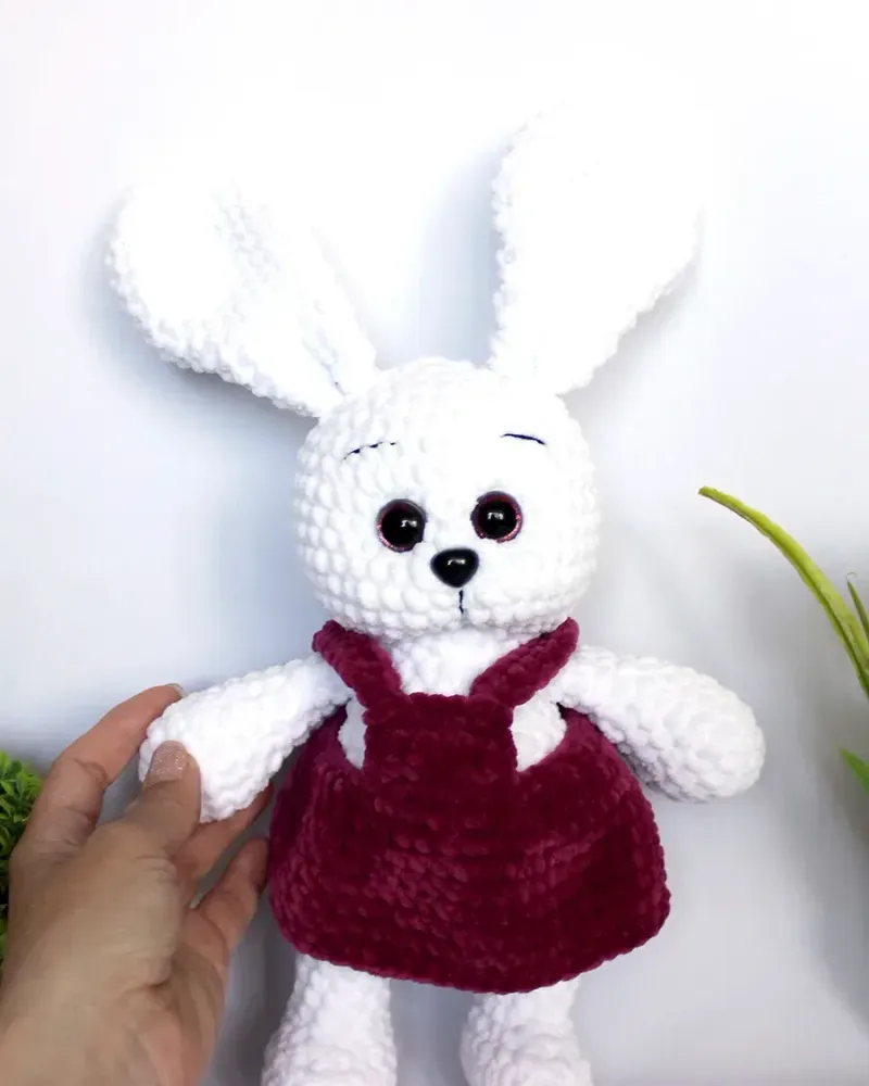 Мягкая вязаная игрушка Зайка — Малиновый