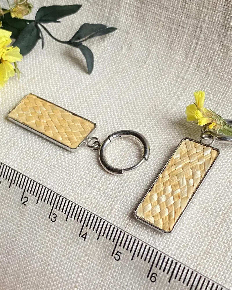 Серьги «Айфон» из соломки — Натуральные, серебро, мелкое плетение