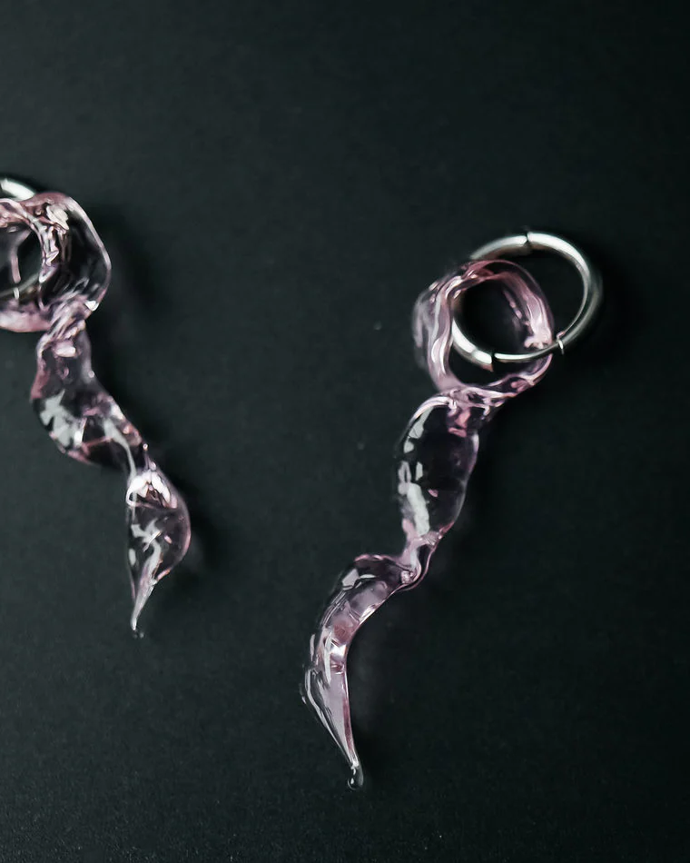 Серьги из стекла Запятые