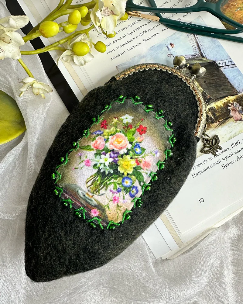Очечник с фермуаром в подарок маме