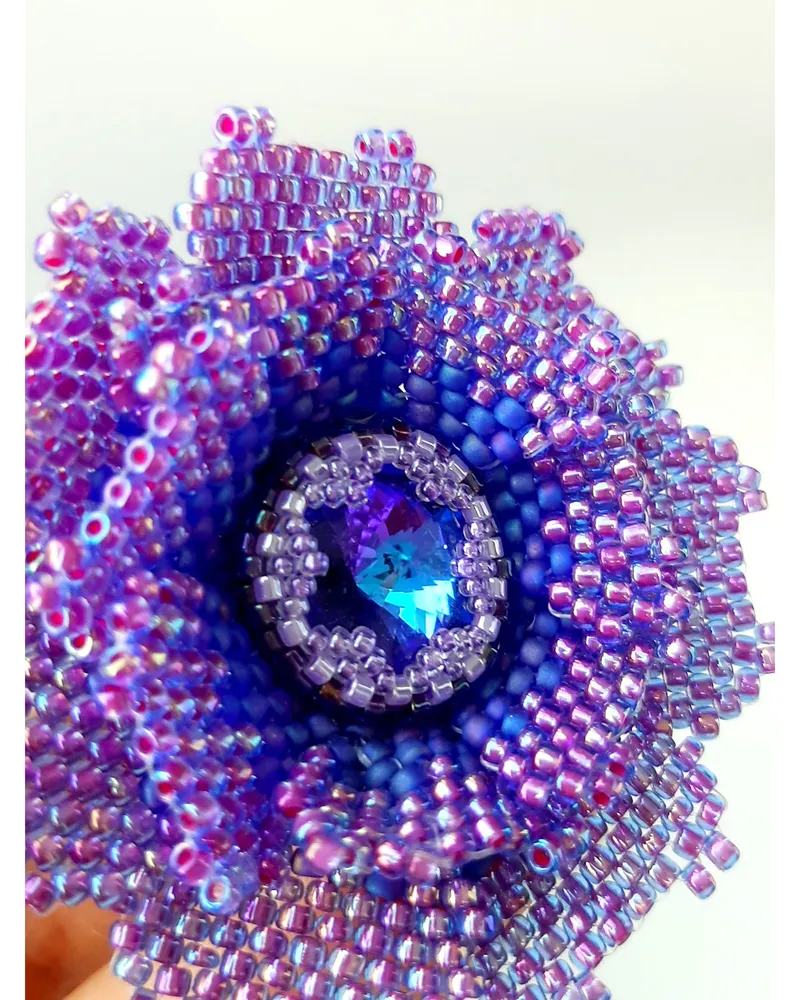 Сиреневая брошь «Цветок» с кристаллом Swarovski