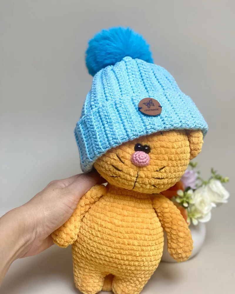 Вязаный оранжевый котик амигуруми
