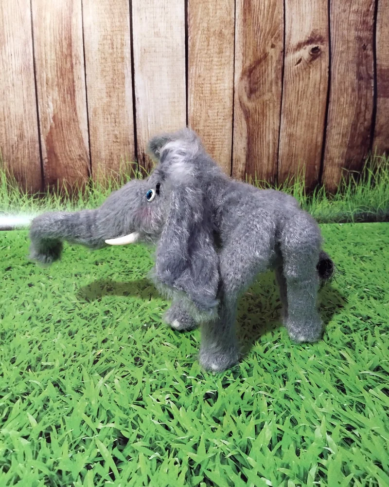 Слон вязаный, интерьерная игрушка