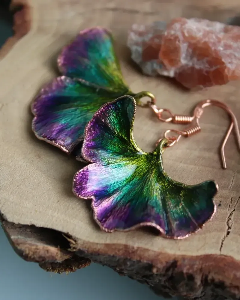 Яркие сережки из листьев гинкго